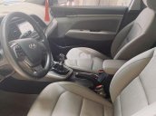 Bán xe Hyundai Elantra năm 2017, màu trắng như mới