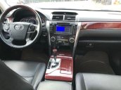 Cần bán Toyota Camry đời 2013, màu bạc