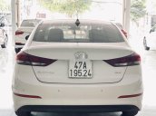 Bán xe Hyundai Elantra năm 2017, màu trắng như mới