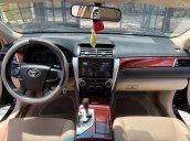 Cần bán xe Toyota Camry 2.0AT 2014 giá tốt