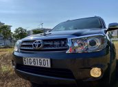 Cần bán gấp Toyota Fortuner AT sản xuất năm 2011 chính chủ, giá tốt