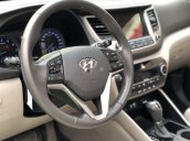 Cần bán gấp Hyundai Tucson năm sản xuất 2015, màu đen, chính chủ