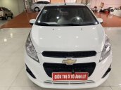 Bán ô tô Chevrolet Spark 1.2MT sản xuất năm 2017, màu trắng, giá tốt