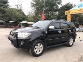 Cần bán gấp Toyota Fortuner 2.7V 4x4AT năm sản xuất 2010, màu đen còn mới