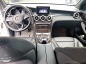 Bán Mercedes GLC 200 năm sản xuất 2019, màu trắng, xe cũ như mới