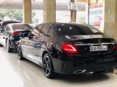 Cần bán Mercedes C300 AMG đời 2019, màu đen