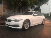Xe chính chủ bán BMW 320i LCI sản xuất 2016 màu trắng nội thất kem, bản full options, giá tốt