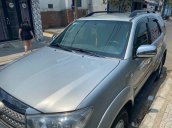 Cần bán xe Toyota Fortuner sản xuất 2011, màu bạc