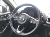 Cần bán gấp Mazda 3 đời 2017, màu trắng như mới