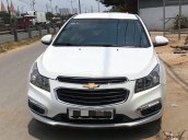 Cần bán xe Chevrolet Cruze năm 2016, màu trắng giá cạnh tranh