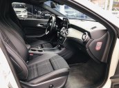 Mercedes Benz CLA 200 model 2017, nhập khẩu, mới leng keng