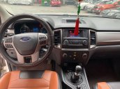 Cần bán gấp Ford Ranger năm 2017, màu trắng, nhập khẩu chính chủ