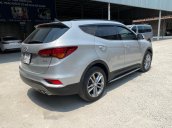 Bán Hyundai SantaFe 4WD 2.4AT màu bạc máy xăng số tự động 2 cầu sản xuất 2018 biển Sài Gòn đi 19000km