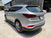 Bán Hyundai SantaFe 4WD 2.4AT màu bạc máy xăng số tự động 2 cầu sản xuất 2018 biển Sài Gòn đi 19000km