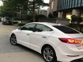 Bán Hyundai Elantra đời 2018, màu trắng, giá tốt