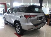 Bán xe Toyota Fortuner năm 2020, màu xám