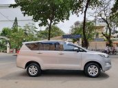 Cần bán lại xe Toyota Innova đời 2018, màu bạc 