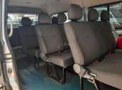 Cần bán xe Toyota Hiace năm 2011, màu xám