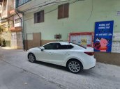 Bán xe Mazda 3 2.0AT năm sản xuất 2017, màu trắng còn mới