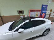 Bán xe Mazda 3 2.0AT năm sản xuất 2017, màu trắng còn mới