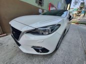 Bán xe Mazda 3 2.0AT năm sản xuất 2017, màu trắng còn mới