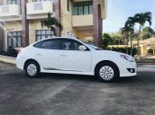 Cần bán Hyundai Avante sản xuất năm 2015, màu trắng