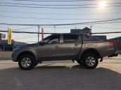 Cần bán nhanh chiếc bán tải Mitsubishi Triton đời 2016, màu xám, giá cực kì thấp