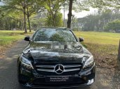 Bán xe Mercedes C200 đời 2018, màu đen như mới