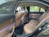 Bán xe giá siêu rẻ với chiếc Mercedes-Benz E200, đời 2018, màu đen, giao xe nhanh