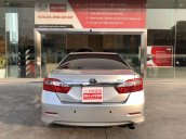 Cần bán Toyota Camry 2.0E AT 2013, màu bạc, 42.000km TPHCM giá tốt