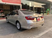 Cần bán Toyota Camry 2.0E AT 2013, màu bạc, 42.000km TPHCM giá tốt