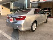 Cần bán Toyota Camry 2.0E AT 2013, màu bạc, 42.000km TPHCM giá tốt