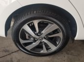 Cần thanh lý Toyota Yaris 1.5G CVT 2019, trắng, 3.700km TpHCM giá tốt