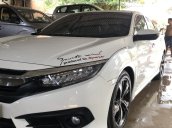 Bán giá rẻ chiếc xe Honda Civic 1.5L Vtec Turbo, sản xuất 2017, màu trắng, giá tốt