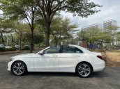 Bán Mercedes C250 2018, màu trắng còn mới