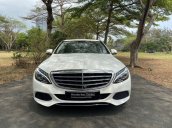 Bán Mercedes C250 2018, màu trắng còn mới