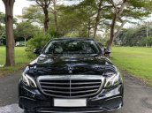 Bán xe giá siêu rẻ với chiếc Mercedes-Benz E200, đời 2018, màu đen, giao xe nhanh