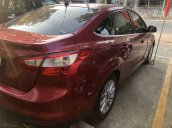 Cần bán lại chiếc Ford Focus sản xuất 2015, màu đỏ xe gia đình, giá thấp