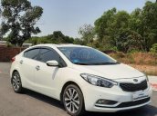 Bán gấp chiếc Kia K3 2.0 AT đời 2015, màu trắng, giá rẻ