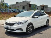 Bán gấp chiếc Kia K3 2.0 AT đời 2015, màu trắng, giá rẻ