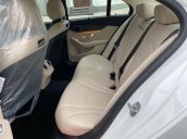 Bán nhanh xe Mercedes C200 sản xuất 2017, màu trắng