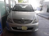 Cần bán Toyota Innova 2010, màu bạc, số sàn, giá tốt