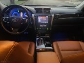 Bán Camry 2.5Q model 2019 trắng ngọc trai, 1 chủ, mới lướt 18.000km