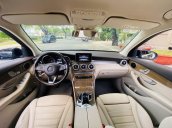 Bán Mercedes Benz GLC 250 4Matic xanh kem, 1 chủ cực đẹp