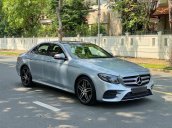 Cần bán Mercedes E300 AMG đời 2018, màu bạc