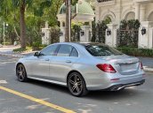 Cần bán Mercedes E300 AMG đời 2018, màu bạc