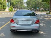 Cần bán Mercedes E300 AMG đời 2018, màu bạc