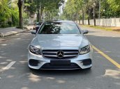 Cần bán Mercedes E300 AMG đời 2018, màu bạc