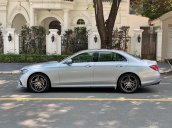 Cần bán Mercedes E300 AMG đời 2018, màu bạc