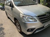 Cần bán Toyota Innova đời 2015, màu vàng